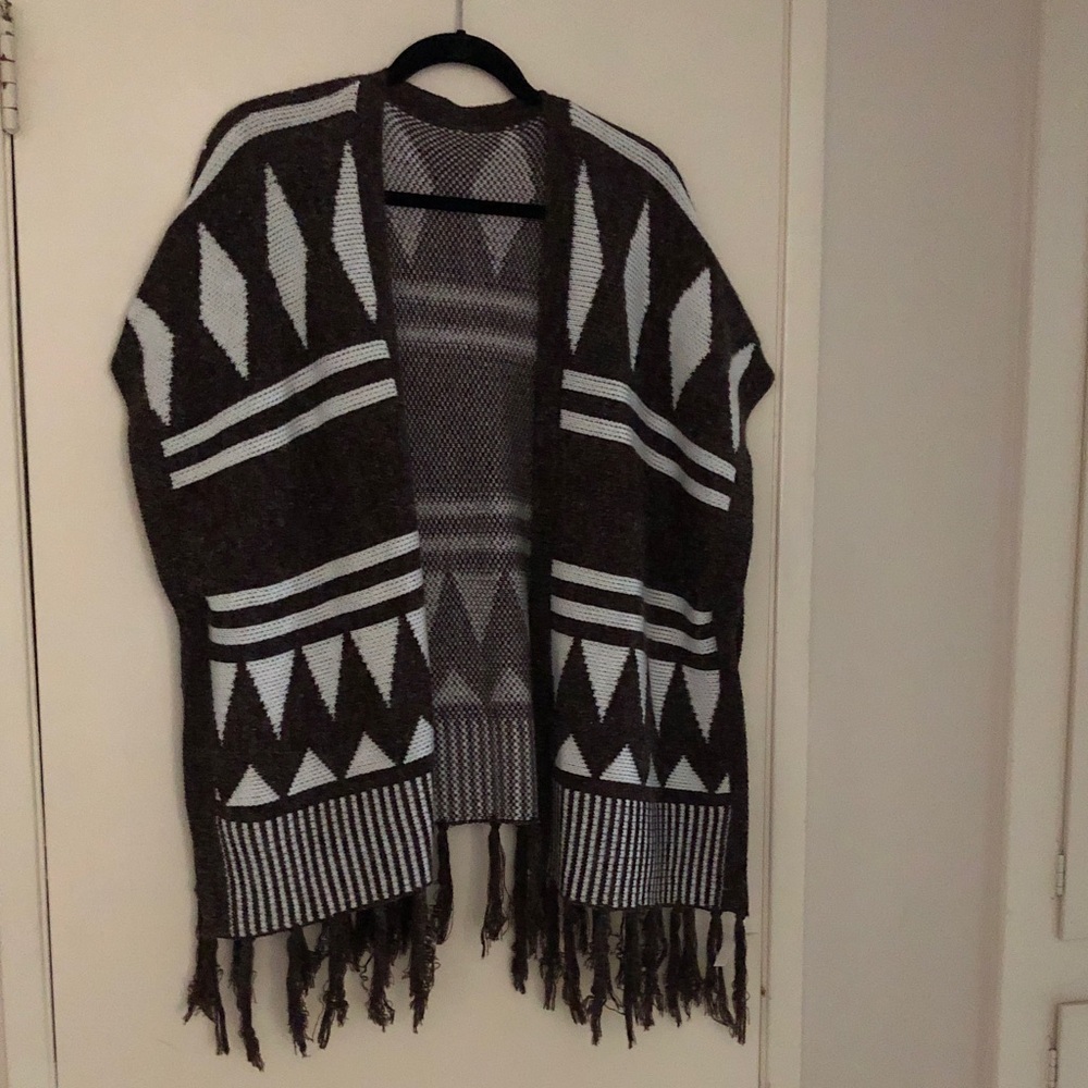 🆕 Poncho! Brown & Ivory Geometric Fringe Sweater knit cover-up! OS fits most!